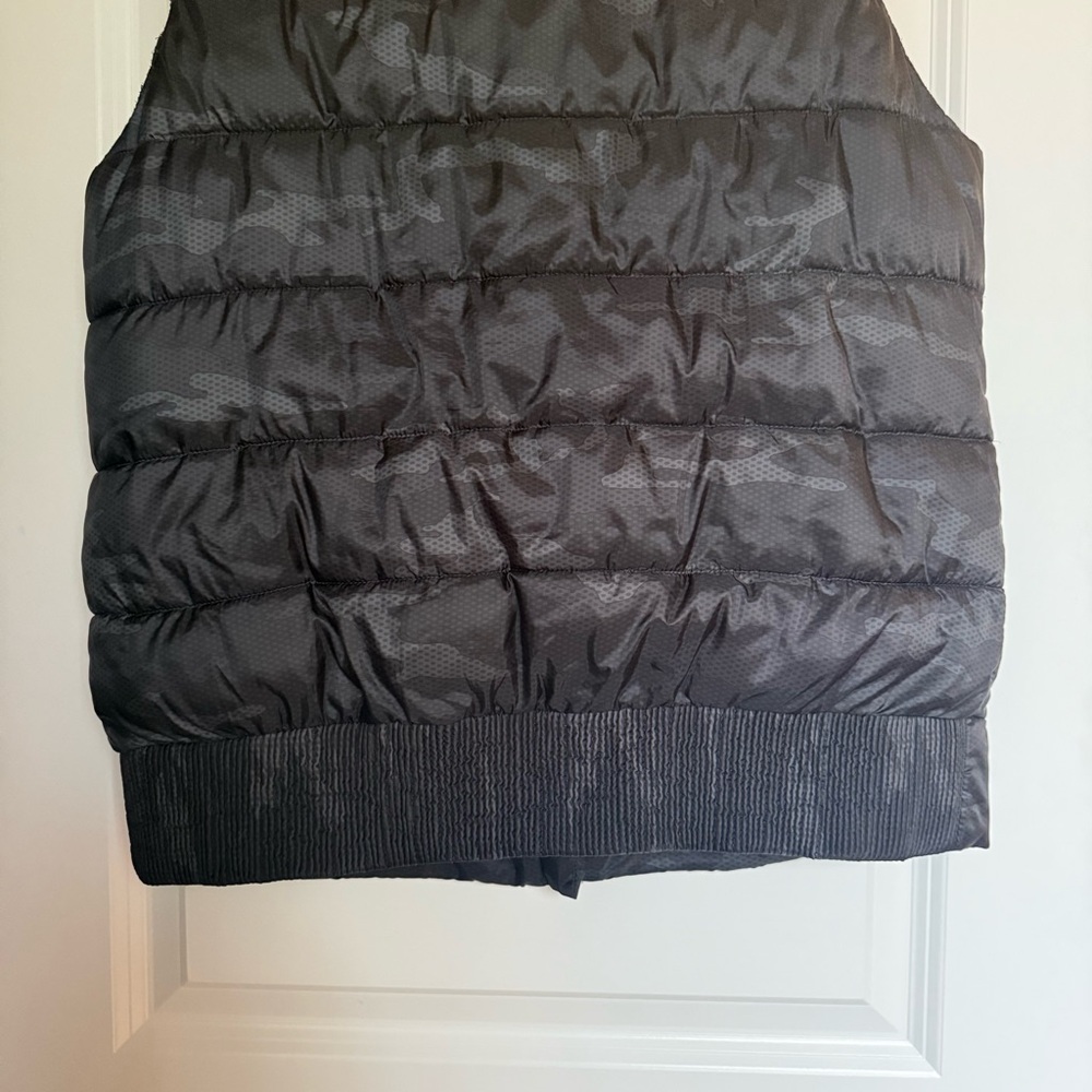 DKNY Black Quilted Lightweight Puffer Vest with High Collar Women’s Size Medium - Picture 4 of 11